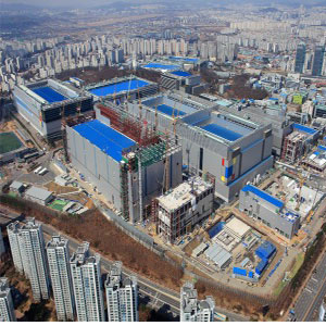 삼성전자 ＂EUV 기반 5나노 공정 개발, 7나노는 올해 양산＂